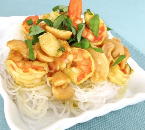 Công thức nấu món cà ri tôm, hạt điều và bún gạo
