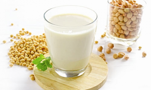 Cách làm sữa đậu nành bằng máy xay sinh tố