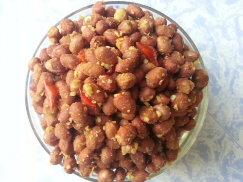 Làm đậu phộng rang tỏi ớt giòn bùi, hấp dẫn