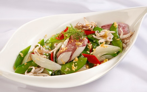 Hướng dẫn xào mực với đậu Hà Lan