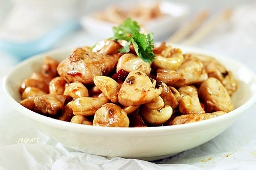 Hạt điều và vịt rang muối – Món ăn ngày mưa lạ miệng